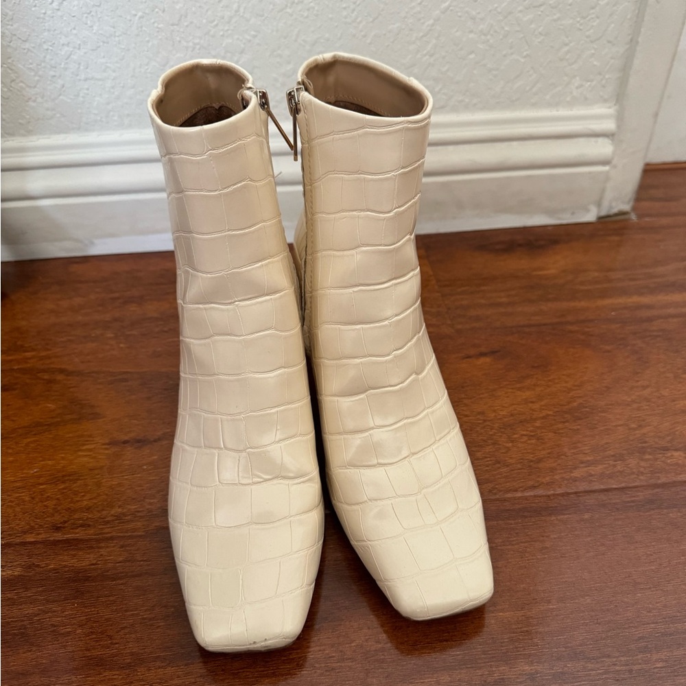 Circus by Sam Edelman Tammie boots, color:ivory
